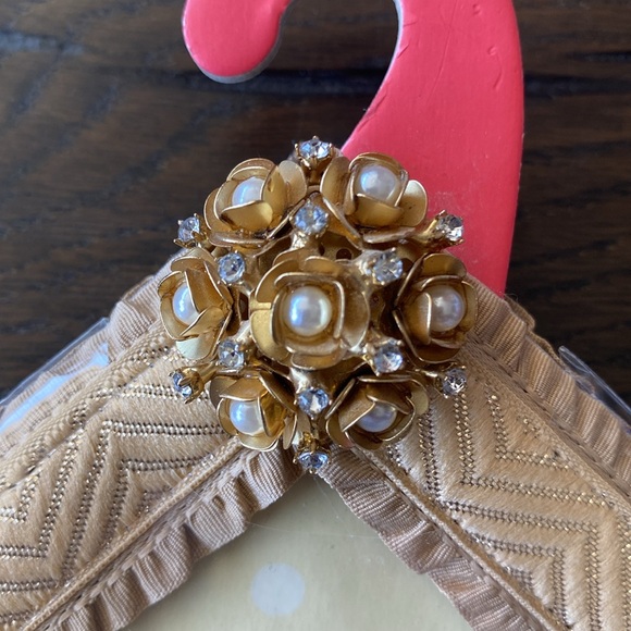 SwitchFlops Gold Louisa Straps w/Pearl & Crystal Flowers - Picture 2 of 7